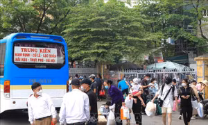 Lượng hành khách dự kiến đổ về Bến xa Giáp Bát tăng mạnh dịp nghỉ Lễ 30/4 - 1/5.