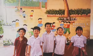 "Bước chân gắn kết yêu thương" tại Hà Nội hỗ trợ trẻ em đường phố và học sinh khó khăn.