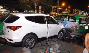 'Xe điên' gây tai nạn bỏ trốn: 'Phép cộng' của xuống cấp đạo đức và dễ dãi cấp phép lái xe