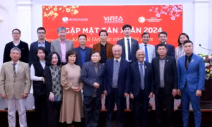 Các đại biểu tại cuộc họp kết nối phát triển 'tam giác' bất động sản - du lịch - đầu tư.