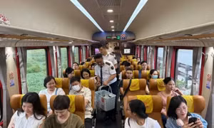 'Đoàn tàu chuyên biệt' trở thành cầu nối giữa hai cơ sở bệnh viện Hà Nội - Ninh Bình