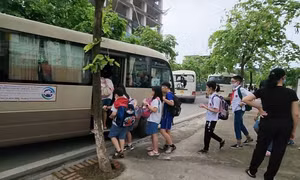 Lấp 'khoảng trống' pháp luật về bảo vệ trẻ em khi tham gia giao thông