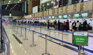 Hàng không ‘kiệt quệ’ trước thử thách kép