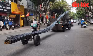 Nhức mắt những phương tiện giao thông 'diễn xiếc' vi phạm trên đường phố Hà Nội 
