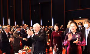 Tổng Bí thư, Chủ tịch nước Nguyễn Phú Trọng, Chủ tịch Quốc hội Nguyễn Thị Kim Ngân, Phó Chủ tịch nước Đặng Thị Ngọc Thịnh đến dự Lễ khai mạc Đại hội Thi đua yêu nước lần thứ X. Ảnh: Trọng Đức/TTXVN.
