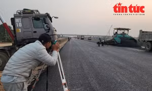 Bộ GTVT yêu cầu xử lý nghiêm các nhà thầu thi công chậm tiến độ, làm ảnh hưởng đến kết quả giải ngân vốn đầu tư công.