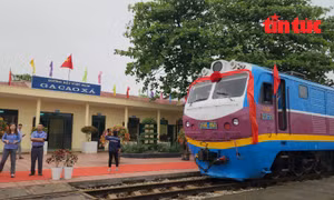 Những container đầu tiên xuất hàng tại Ga Cao Xá.