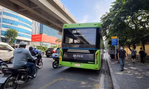 Hà Nội lên kế hoạch thay thế buýt chạy xăng bằng buýt điện.