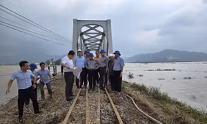 Đường sắt tạm ngừng nhiều đôi tàu SE từ 2-10/12 do hư hỏng sau mưa lũ