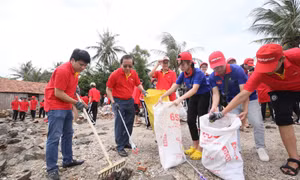 Di chuyển trên những chuyến bay của Vietjet để tham gia chiến dịch 'Hãy làm sạch biển'