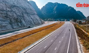 Đường dẫn vào 2 ống hầm Tam Điệp đã được nghiệm thu.