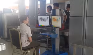 Kỷ luật người đứng đầu để xảy ra buôn lậu qua đường hàng không.