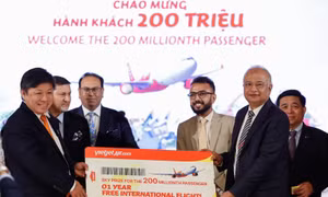 Vietjet dành tặng hành khách thứ 200 triệu món quà 1 năm bay quốc tế miễn phí.