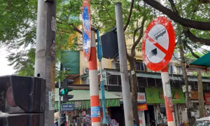 Biển báo 'bẫy' người tham gia giao thông
