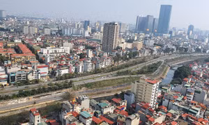 Khó khăn kép của thị trường bất động sản khi các kênh huy động vốn bị siết chặt 