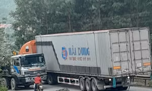 Xe tải vận chuyển hàng hoá trong thùng tự chế "giả container" lưu thông trên đường tiềm ẩn nguy cơ mất ATGT. Ảnh: Ủy ban ATGTQG.