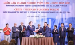Vietjet ký thoả thuận hợp tác cùng trường bay F Air trước sự chứng kiến của Thủ tướng hai nước Việt Nam - Séc.
