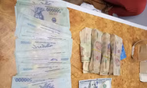 Nhân viên tàu SE1 trả lại gần 120 triệu đồng cho hành khách bỏ quên