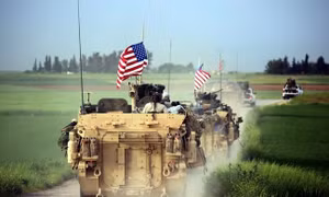 Mỹ rút các binh sĩ đầu tiên khỏi Syria, lập 2 căn cứ dã chiến ở biên giới Iraq 