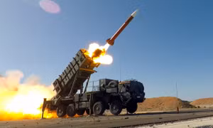 CNN: Mỹ lên kế hoạch cung cấp tên lửa tầm trung và xa cho Ukraine