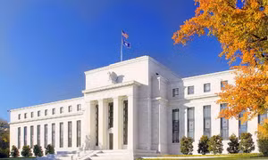 FED hạ lãi suất lần đầu tiên sau hơn 10 năm