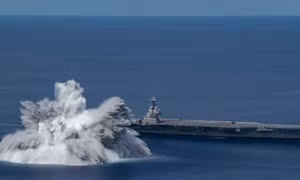 Mỹ cho nổ hàng nghìn kg thuốc nổ để thử khả năng sống sót của tàu sân bay USS Gerald R. Ford