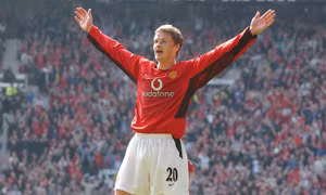 'Sát thủ có bộ mặt trẻ thơ' Ole Solskjær được bổ nhiệm vào ghế nóng tại Manchester United