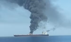 Nổ lớn nhằm vào tàu dầu Iran gần một hải cảng Saudi Arabia
