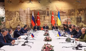 Nga tuyên bố giảm qui mô chiến dịch quân sự hướng Kiev và Chernigov, rút quân khỏi một số mặt trận