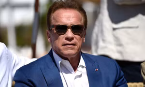 Video ‘Kẻ hủy diệt’ Arnold Schwarzenegger bị tấn công khi thăm Nam Phi