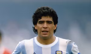 Vĩnh biệt huyền thoại bóng đá Argentina và thế giới Diego Maradona