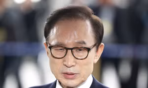 Hàn Quốc kết án cựu Tổng thống Lee Myung-bak 17 năm tù