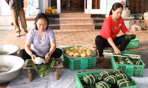 Hương vị Tết ở làng bánh chưng Tranh Khúc