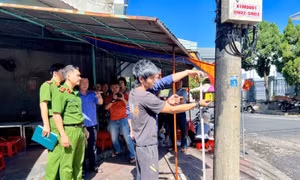Công an phường Kon Tum bắt đối tượng đốt trụ điện, dựng lại hiện trường điều tra