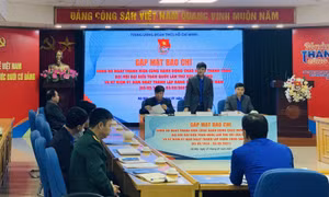 Tuổi trẻ Việt Nam tự hào tiến bước dưới cờ Đảng 