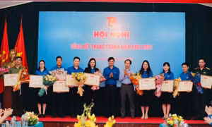 Khen thưởng 38 tập thể có thành tích xuất sắc trong Tháng thanh niên 2021