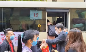 Hỗ trợ 5.000 vé xe cho sinh viên về quê đón Tết