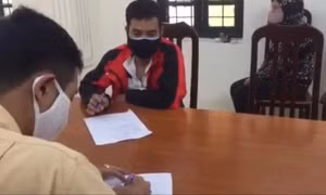 Bắt giữ tàu khai thác cát trái phép công suất cao trên sông Hồng