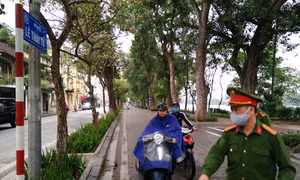 Xử phạt hành chính 4 trường hợp điều khiển xe máy trên đường không đeo khẩu trang