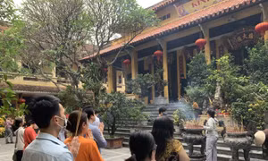 Các chùa được mở cửa nhưng tạm thời chưa đón khách quốc tế