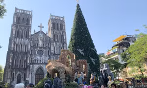 Hà Nội lung linh trong sắc màu Giáng sinh