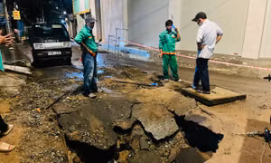TP Hồ Chí Minh: Xuất hiện 'hố tử thần' sau cơn mưa lớn