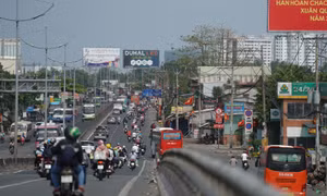 Người dân bắt đầu trở lại TP Hồ Chí Minh trong ngày mùng 4 Tết