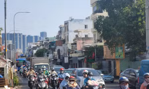  Giao thông cửa ngõ tăng nhiệt, sân bay Tân Sơn Nhất chạm ngưỡng cao điểm chiều 29/4