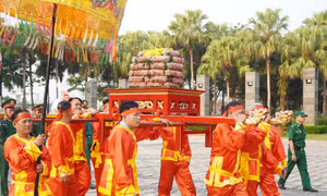 TP Hồ Chí Minh: Dâng bánh Tét lên Quốc tổ Hùng Vương và Đức Lễ Thành Hầu Nguyễn Hữu Cảnh