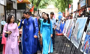 Phát triển áo dài trở thành 'chất liệu sống' cho du lịch TP Hồ Chí Minh