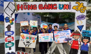 Những lời cổ vũ sĩ tử ấn tượng của sinh viên tình nguyện 