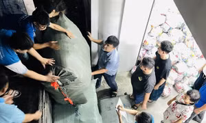 TP Hồ Chí Minh vận chuyển gấp 15 tấn nhu yếu phẩm đến Khánh Hòa trong đêm 21/11