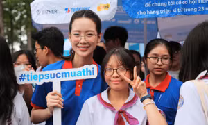 TP Hồ Chí Minh: Các tình nguyện viên tích cực 'tiếp sức' cho sĩ tử