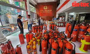 TP Hồ Chí Minh: Đề phòng hoả hoạn, người dân đổ xô đi mua các thiết bị PCCC